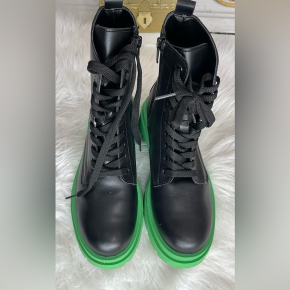 Made in Italy‼️ Steve Madden Black Ankle Boots with Vibrant Green Soles - Picture 2 of 6